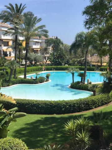 Hacienda Nagueles 1, 2 Bed 2 Bath, Large Terrace 400m From Appartement
