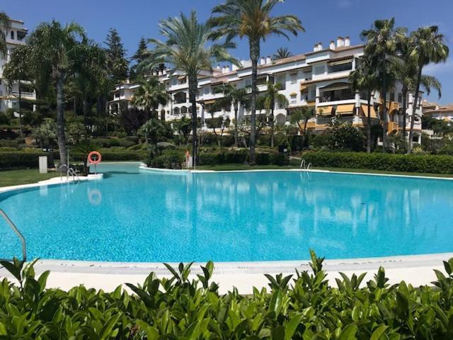 Hacienda Nagueles 1, 2 Bed 2 Bath, Large Terrace 400m From Appartement Marbella
