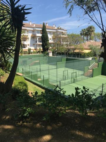 Hacienda Nagueles 1, 2 Bed 2 Bath, Large Terrace 400m From Marbella